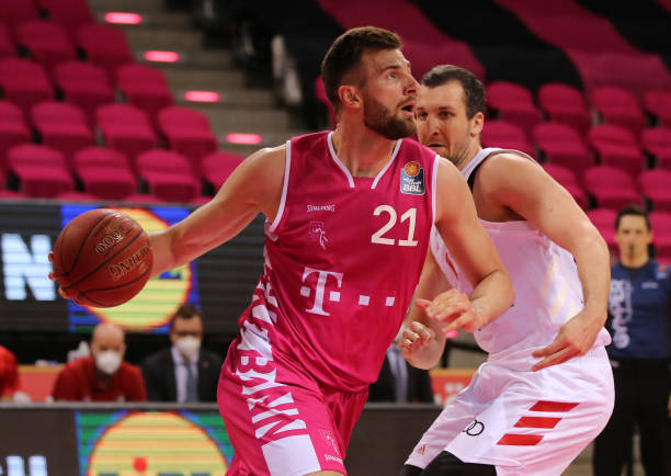 [足球之夜]张玉宁：梦想还在延续.