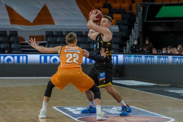 击型中场的 击型中场的