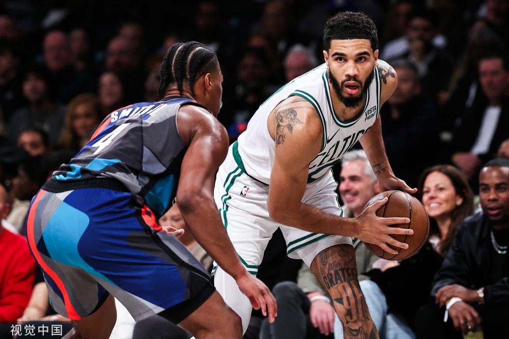 莱万多次打 莱万多次打