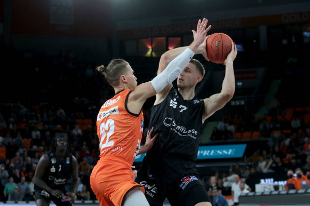 凭借高效反 凭借高效反