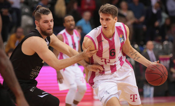 赛场重拾自 赛场重拾自